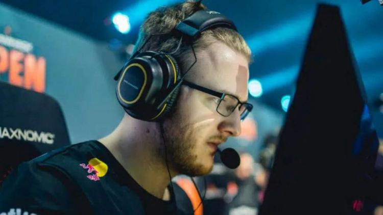 fnatic flyttade smooya till bänken