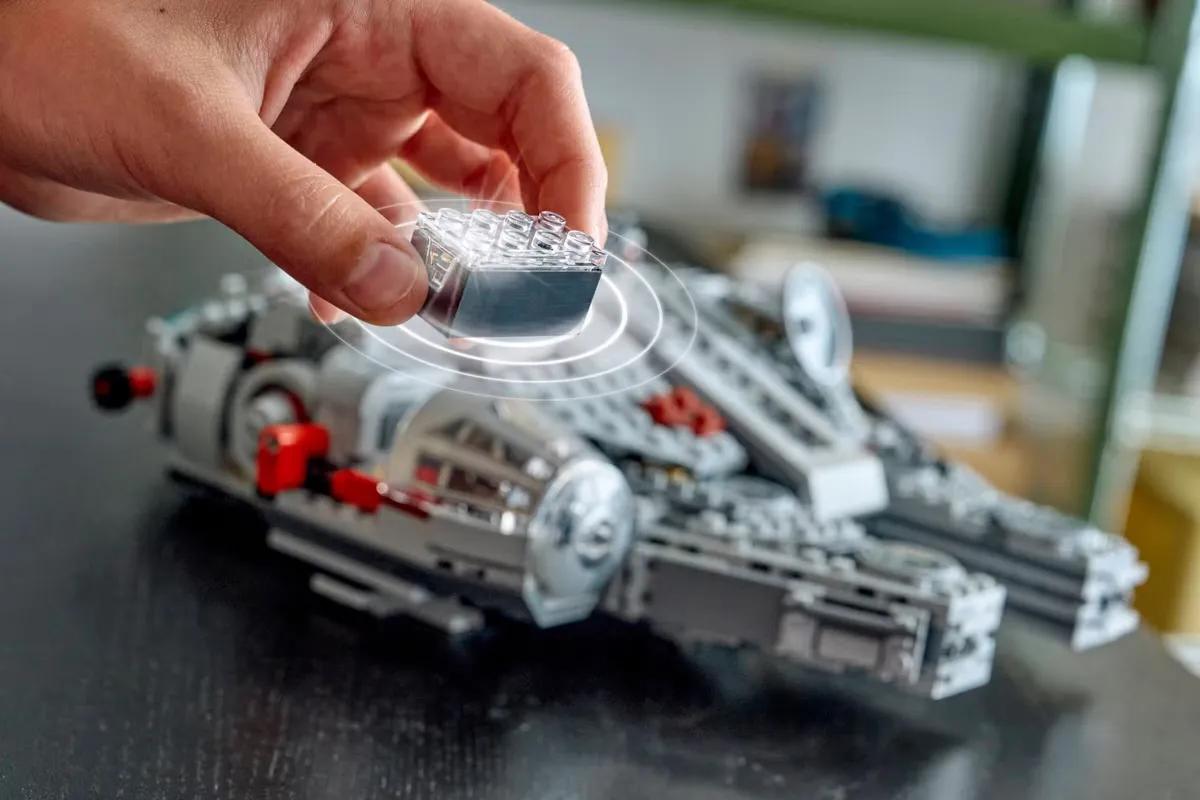 LEGO Fan förvandlar DeLorean till Millennium Falcon