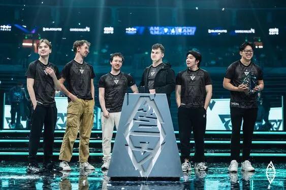 Tundra Esports skiljer sig från sin Dota 2-grupp när hela laguppställningen ansluter sig för första veckan