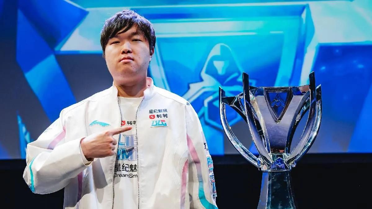 BLG Star Bin fick böta över 22 000 dollar för att ha vägrat ge fans en high five vid ett LPL-evenemang