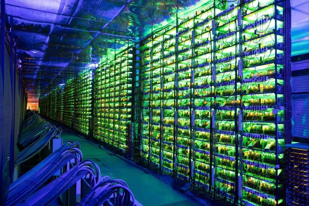 Bitcoin-gruvarbetare under press då produktionskostnaderna stiger över marknadspriset, vilket tvingar fram branschomfattande konsolidering