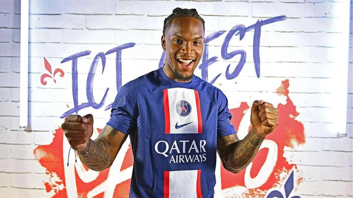 Renato Sanches fick ett kort för att ha flyttat till PSG