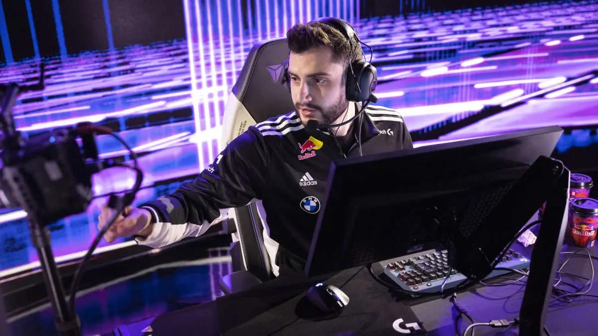 mixwell nådde en överenskommelse om att flytta till Team Heretics