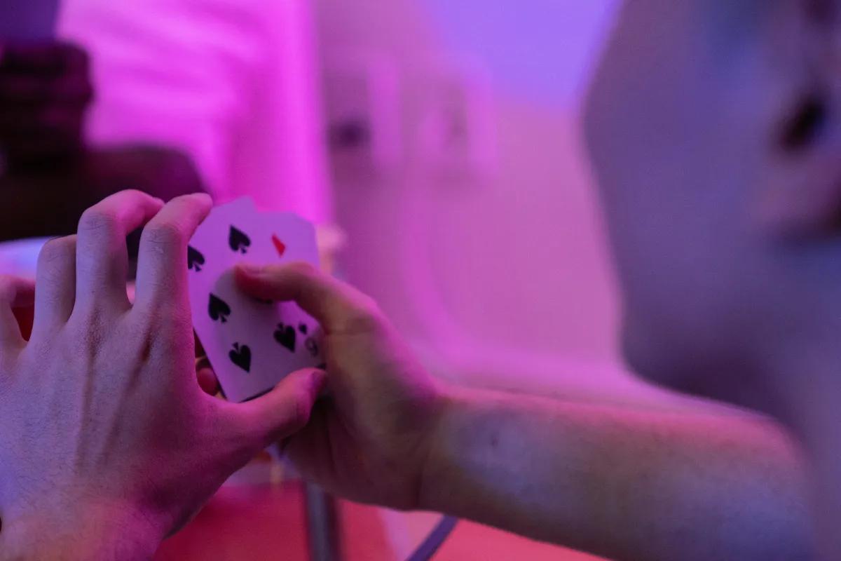 Onlinekasinon i spelåldern: mellan höga poäng och jackpottar