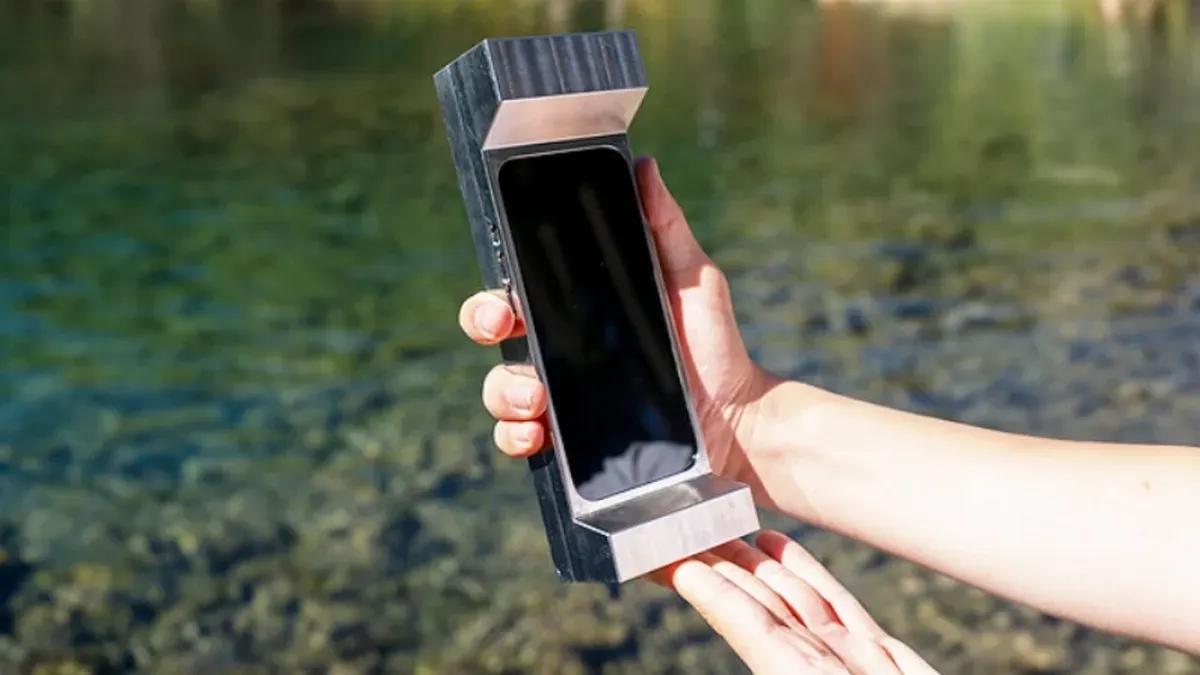 Matter Neuroscience presenterar ett 2,8 kg tungt telefonskal designat för att minska skärmberoende