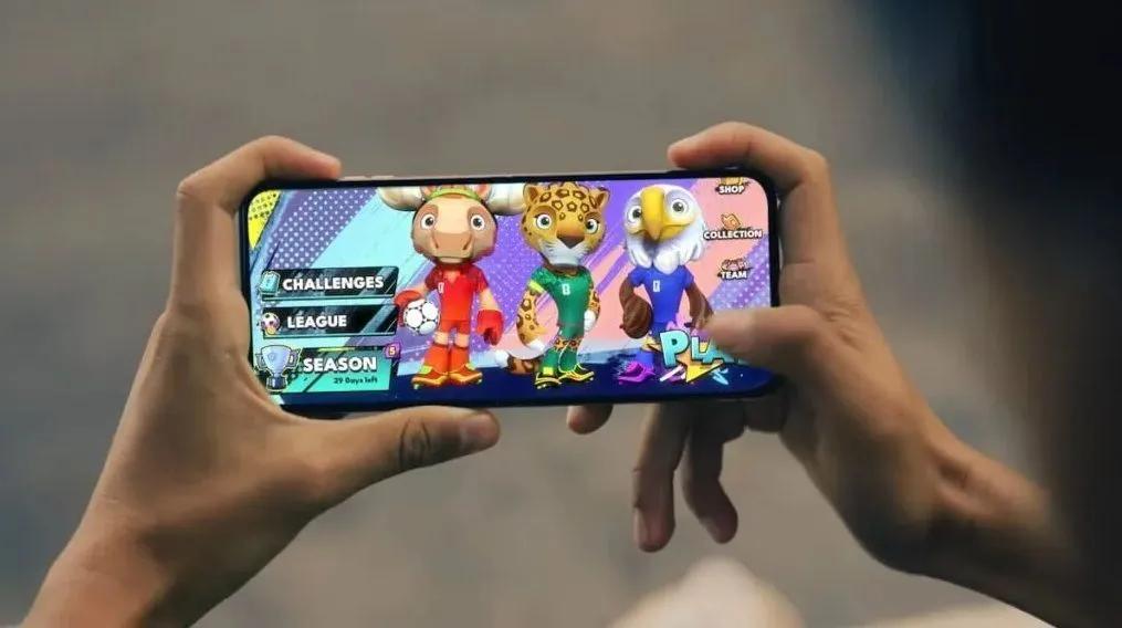 Motorola blir officiell smartphone-partner till FIFA Heroes