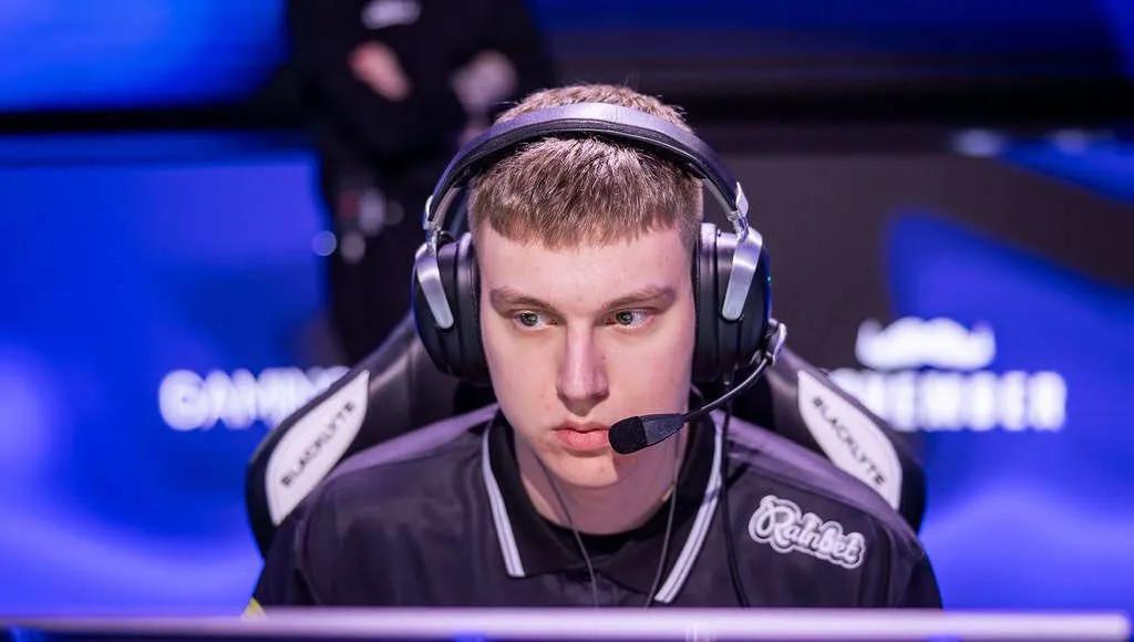 NiP Bench r1nkle: Stjärnan Dane stavn ansluter sig till registret