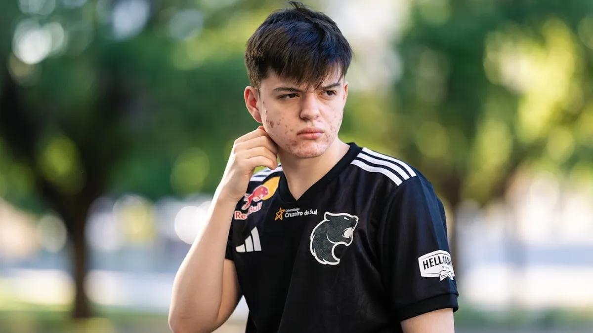molodoy blir Snickers-ambassadör i Kazakstan