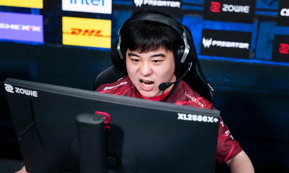 TYLOO bötfäller Jee efter olämpligt beteende framför kameran under en match